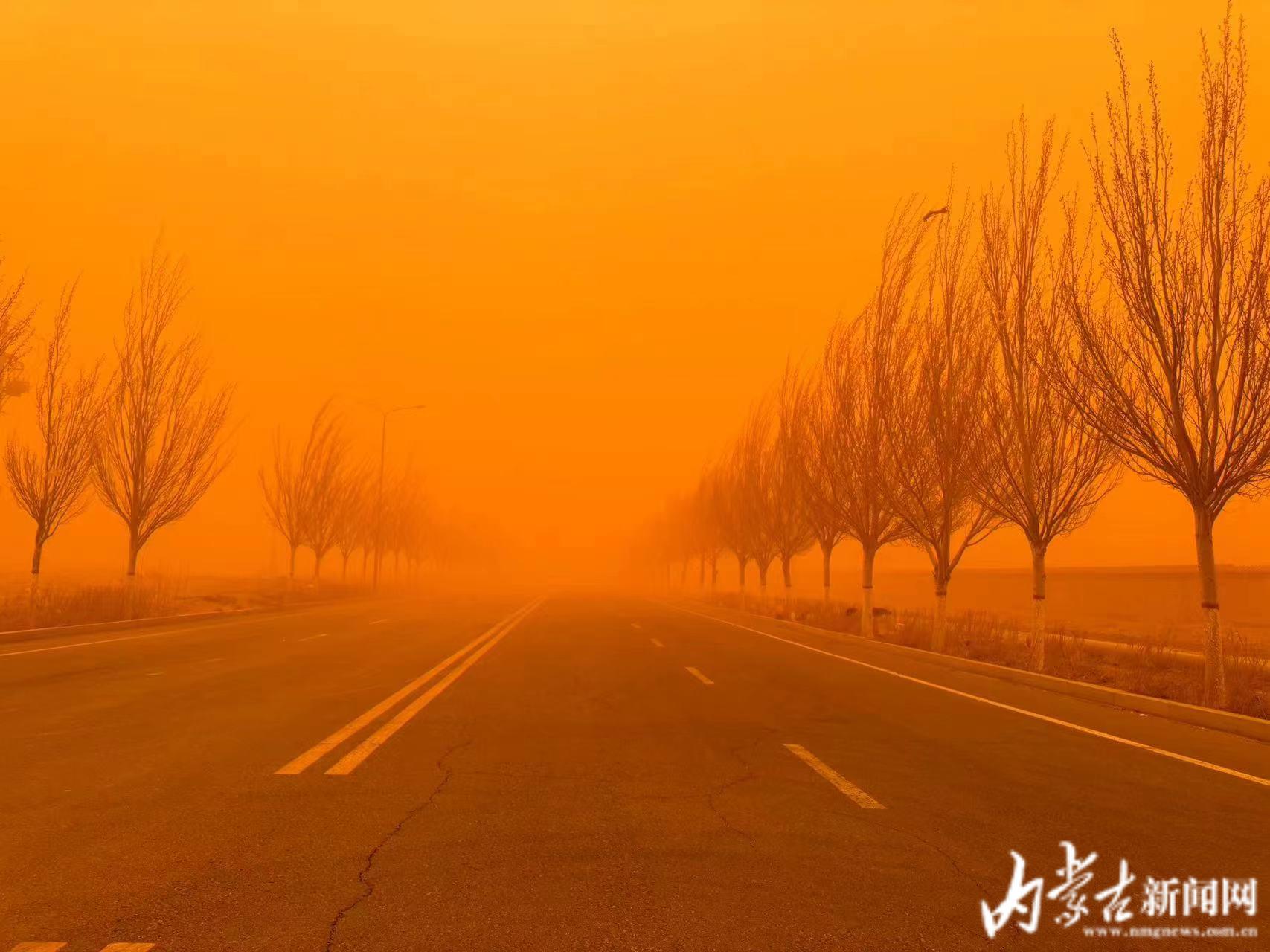 停工停课停产停运苏尼特右旗出现大风强沙尘暴天气