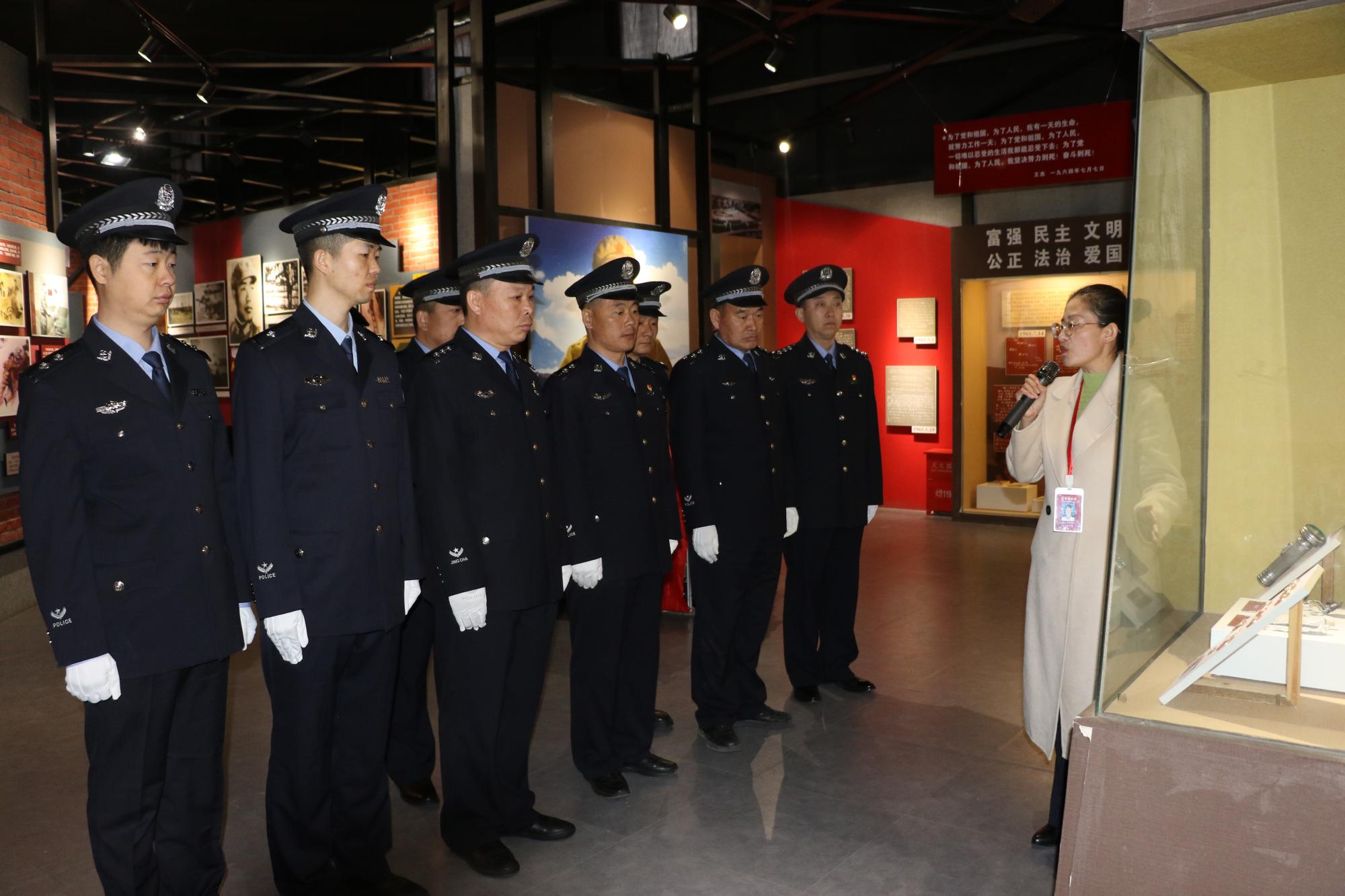 重温先烈故事传承英烈精神