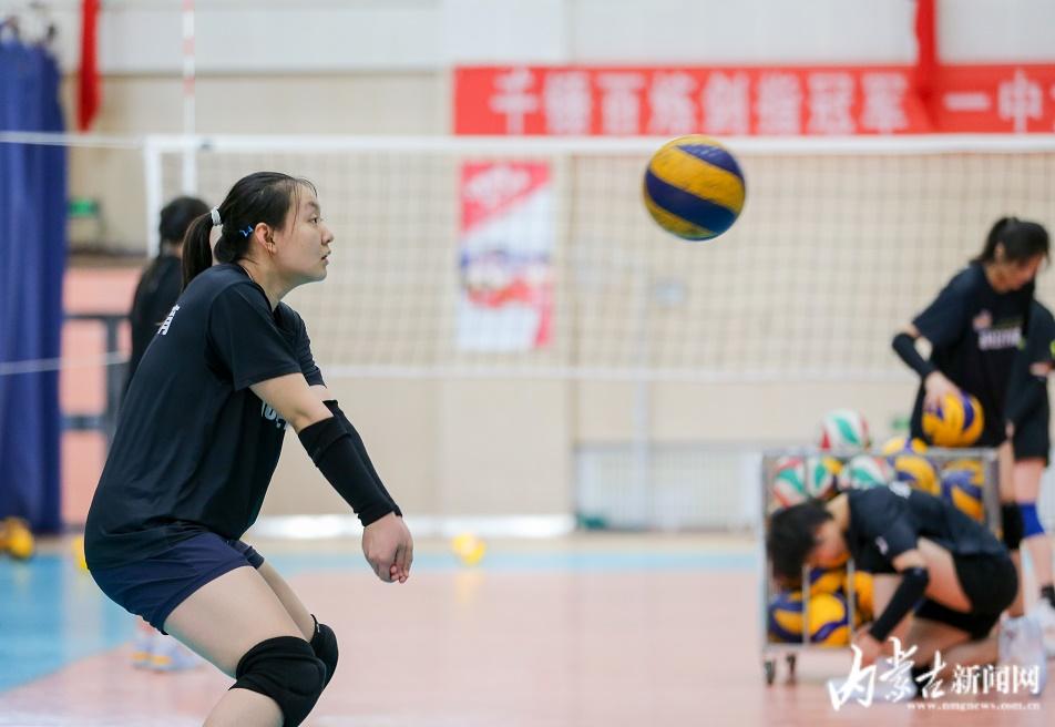女排姑娘练起来