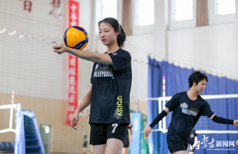 女排姑娘练起来