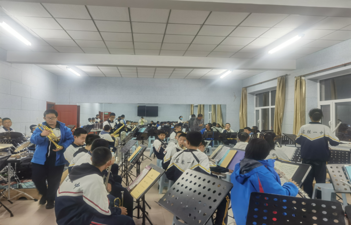 东胜一中将坚持以落实"双减"工作为教学改革契机,推进高效学本课堂