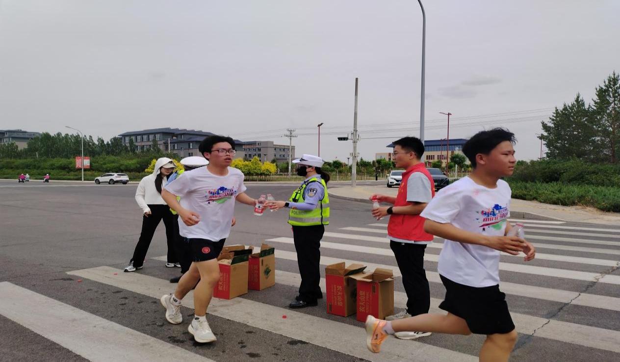 内蒙古鄂托克前旗:mini马拉松点燃全民健身热