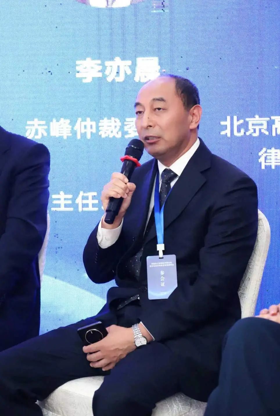 您当前的位置:>内蒙古新闻网>资讯> 在圆桌论坛中,自治区仲裁协会会长