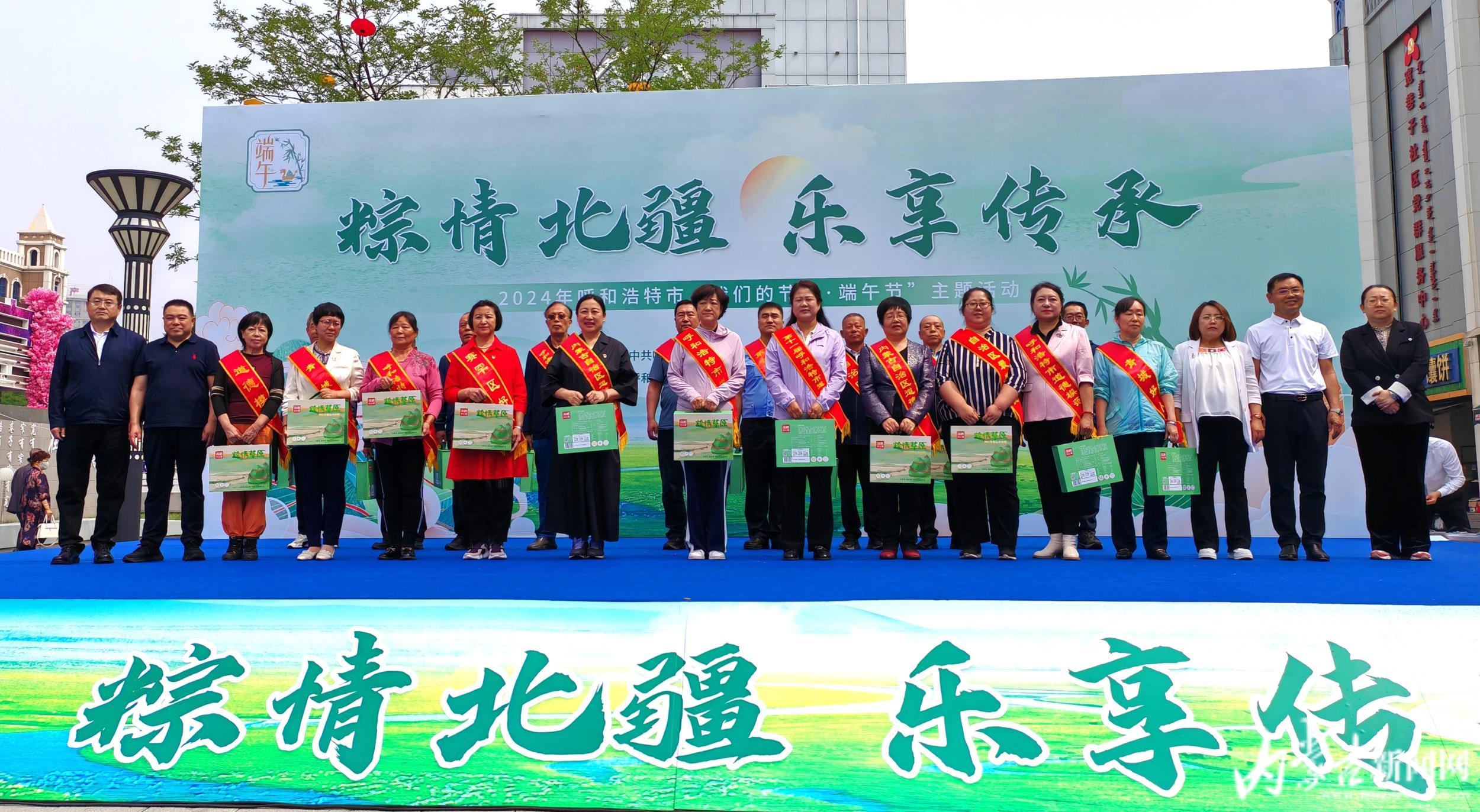 感受传统文化魅力活动现场,观众欣赏了器乐合奏《象王行》,二胡独奏