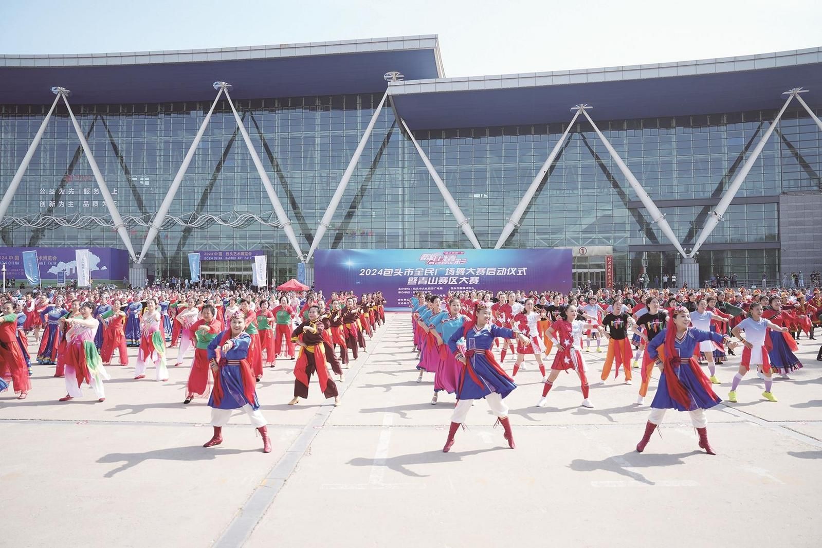 千人广场舞为艺博会添彩