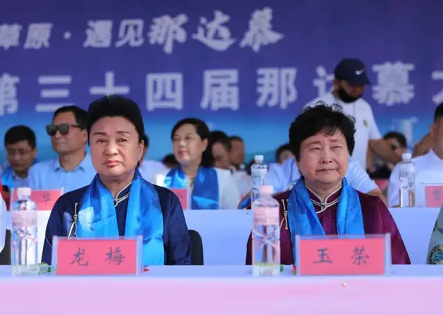 中心>盟市新闻>包头>开幕仪式还特别邀请了"草原英雄小姐妹"龙梅,玉荣