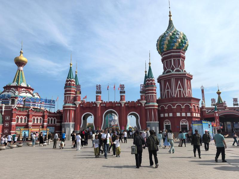 进入暑期以来,满洲里市各旅游景区持续火爆,接待游客数量大幅攀升.