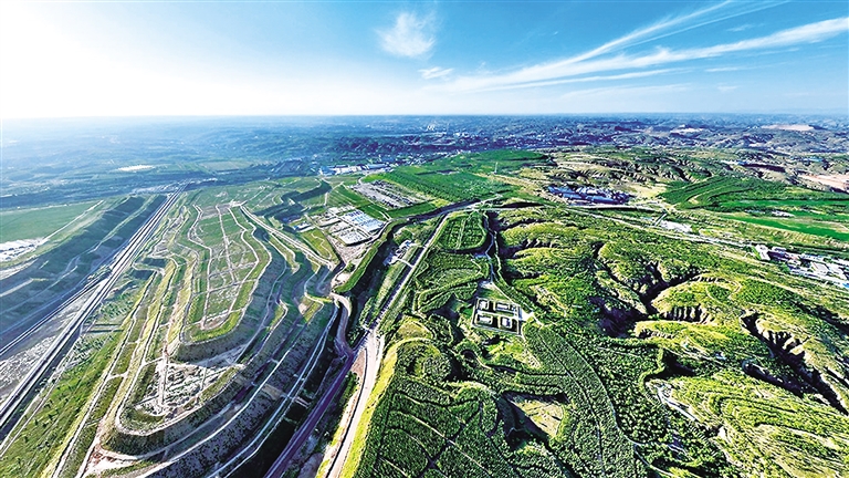 8月25日,俯瞰鄂尔多斯市准格尔旗国能准格尔能源集团矿山综合治理区