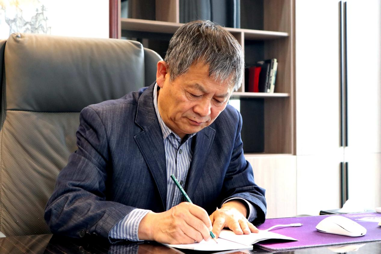 全国劳模李俊龙