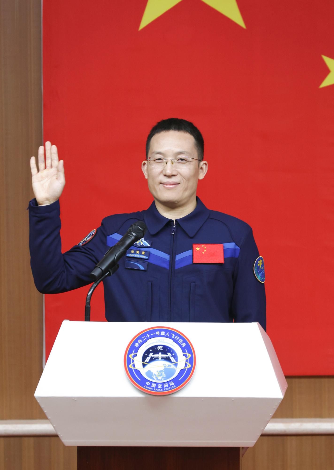 “70后”“80后”“90后”航天员携手问天 听听神舟二十一号乘组张陆武飞张洪章的心声-新闻中心-内蒙古新闻网