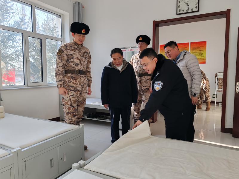 凉城县委书记刘进涛春节前走访慰问武警中队和消防救援大队