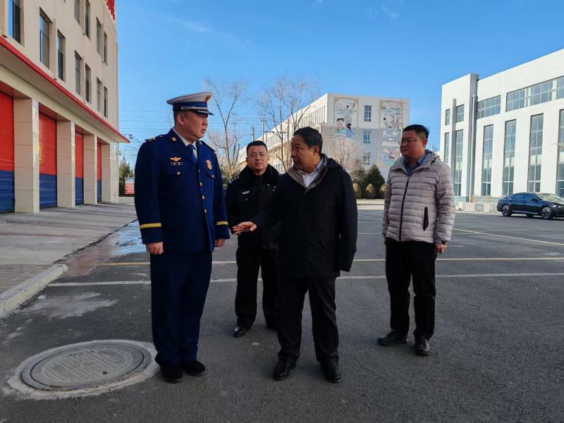 凉城县委书记刘进涛春节前走访慰问武警中队和消防救援